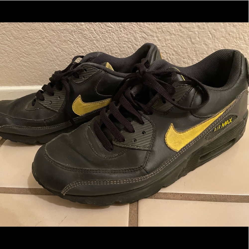 Nike Air Max Navy blue/yellow. Worn condition, men’s size 9.